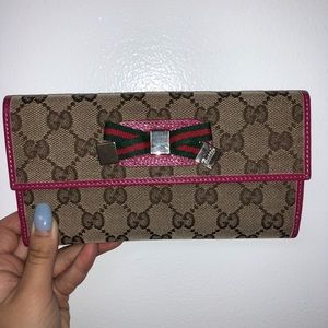 pink/tan auth gucci continental wallet with bow